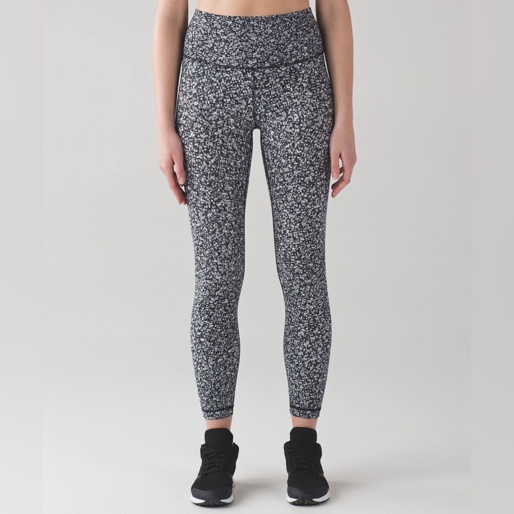 Lululemon Wunder Under Hi-Rise 7/8 Tight Full-On Luxtreme
Size 12 W5AOXS